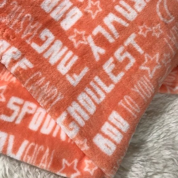 HD Designs Spooktacular Creamsicle White Plush Throw Blanket - Picture 3 of 6